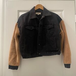 Jak & Rae Saks 5th Ave Tan Sherpa Sleeved Black Denim Trucker Jacket Size Small